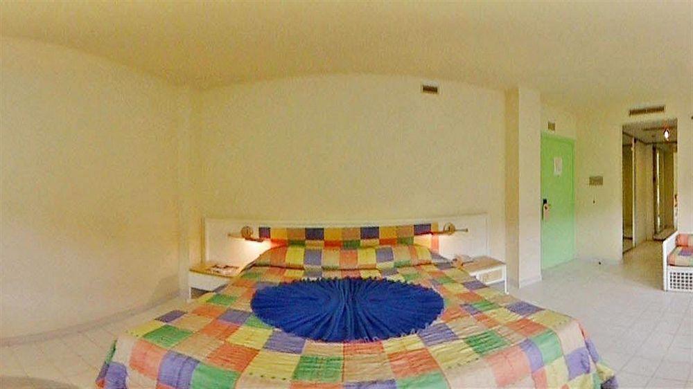 Grand Royal Antiguan Beach Resort Five Islands Village Екстериор снимка