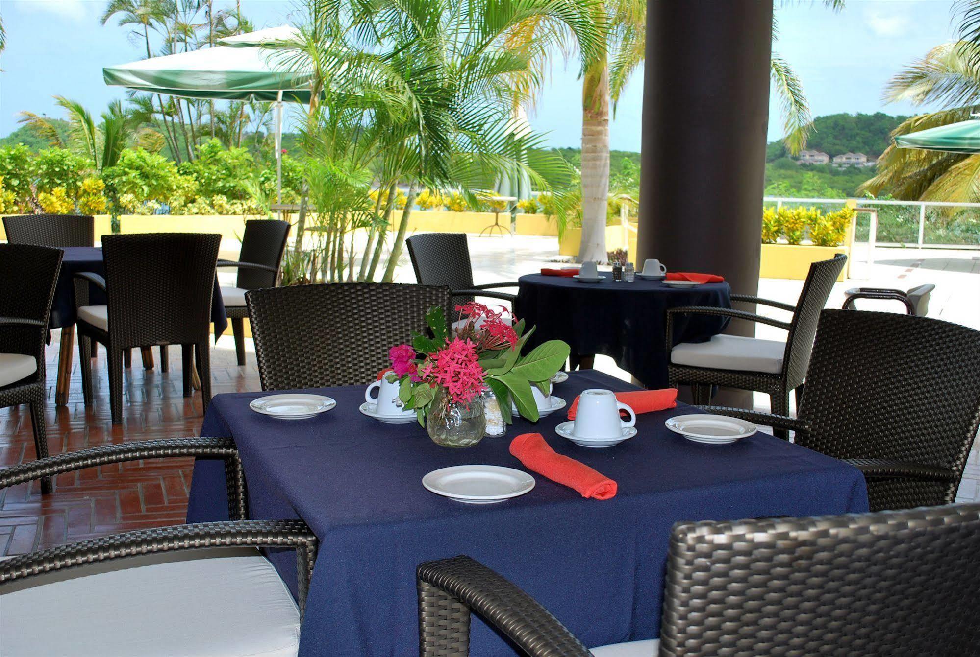 Grand Royal Antiguan Beach Resort Five Islands Village Ресторант снимка